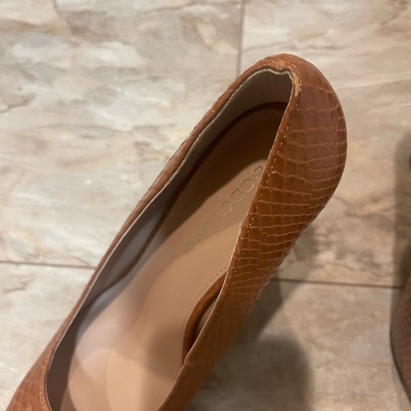 Pumps - Picture 5 of 5